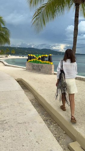 Any ideas for things to do in Jamaica? 🇯🇲 

#jamaica