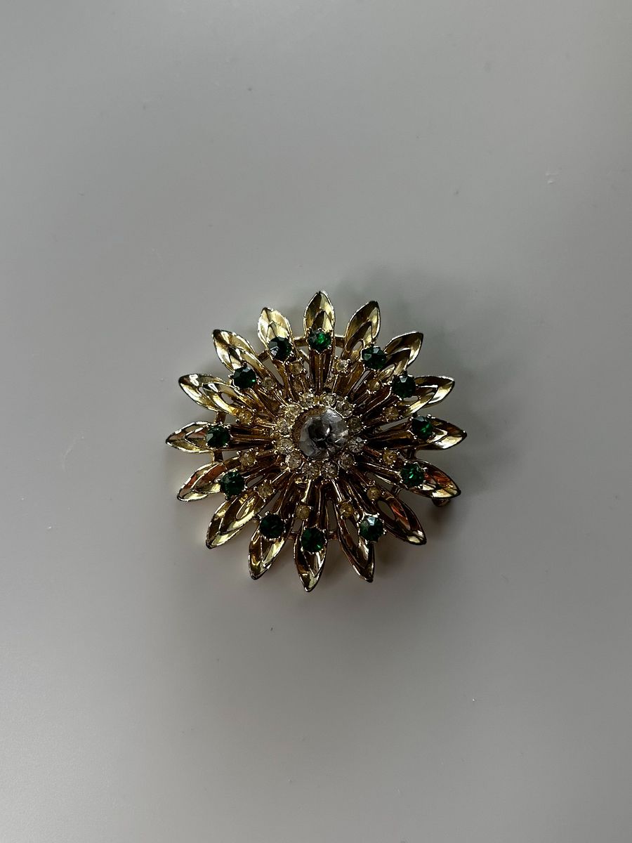 Vintage Gold Tone Flower Rhinestone Brooch product image (2)