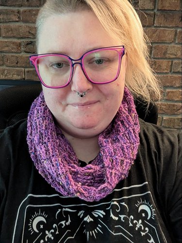 Rare face pic but this did not want to flat lay at all. This is the Dragonfly Twist Cowl by @sassandstitchcrochet using one s...
