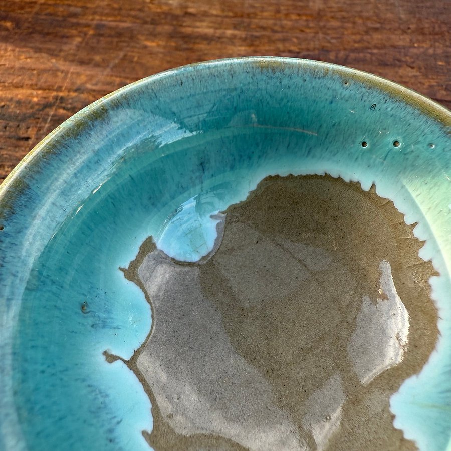 🎎 Modern Japanese Sake Cup with Layered Ash & Iron Glaze – Japan Antique Roadshow product image (5)