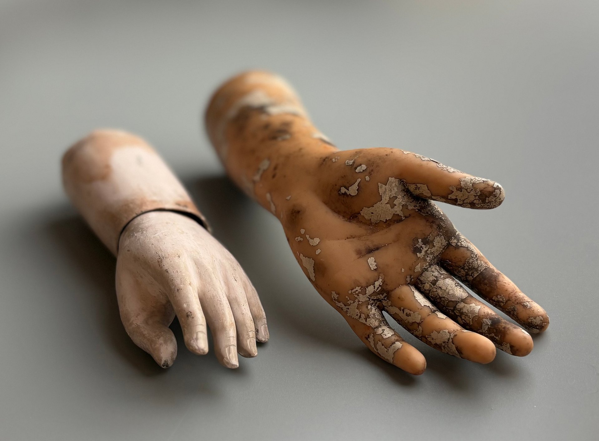 手形 アート作品 ヴィンテージ 塗装剥がれあり 店舖什器 product image (12)