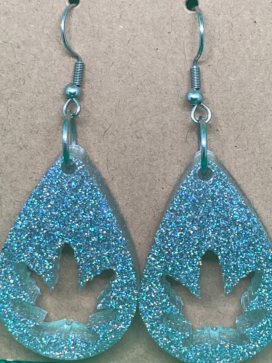 Tear Drop Weed Leaf Resin Dangling Earrings product image (2)