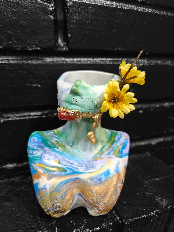 Titan Vase product image (2)