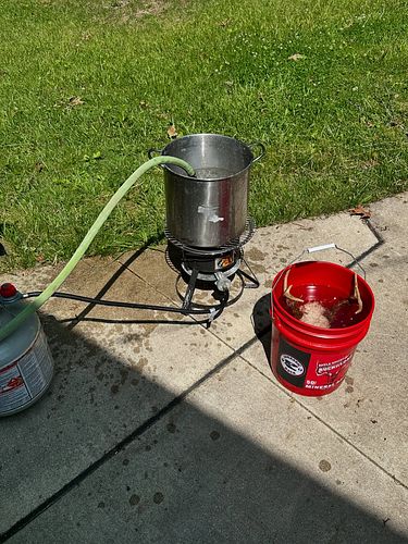 Skull boiling time! 

#bahaoutdoors #deer #taxidermy #europeanmount #skullmount #diy #hunting