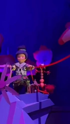 We were told to look for 3 new characters! Let’s us know what you think? 

Is Mushu new or is it the cricket? 
-
- #disneylan...