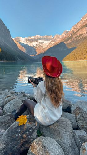 Visited Lake Louise after 12 years! What a déjà-vu feeling🥹
*
*
*
🎥 @champexcellent 

#banffalberta #albertacanada #fall #can...