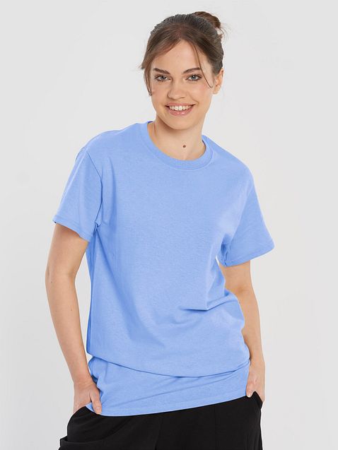 Photo showing Gildan Heavyweight T-Shirt