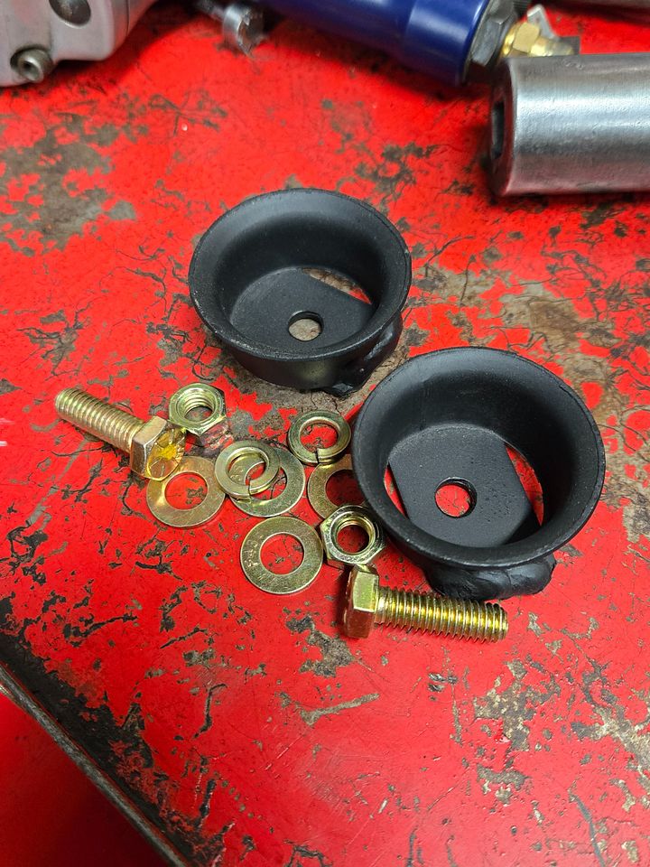 UTX Lower Radiator Mounts product image (1)