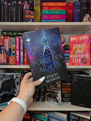 Confessions of a book club host: book club is tomorrow (at 8:30pm ET for Patreon!) and I am currently at 23% 👀 will Con finis...