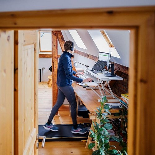 The remote work essentials small business teams are relying on in 2025 | ZDNET

https://www.zdnet.com/home-and-office/the-rem...