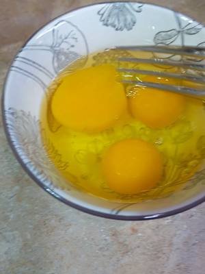 Prepara un pastel delicioso y fácil! 🍰 ¡Receta en minutos! Hornear a 350°F (175°C) por 1 hora y 45 minutos Ingredientes:  * 1 caja de harina para pastel Betty Crocker Super Moist y (seguir instrucciones de la caja)  * Pizca de sal  * 1 lata de Dulce de Leche (La Lechera)  * 1 lata de Leche Clavel  * 1 cdta de vainilla  * 5 Huevos  * 4 OZ de queso crema  * 2 cdas de Agua  * 1/2 Taza de Azúcar (Para el caramelo) #ComoHornear #PastelDeChocolate #RecetasCaseras #HorneandoConAmor #CocinaFacil #RecetasDePostres #Pasteleria #CocinaCreativa #TutorialDeCocina @Betty Crocker 