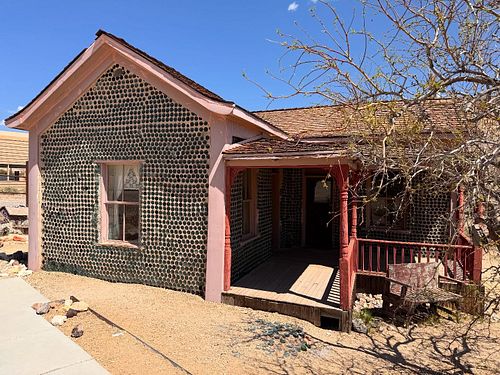 Tom Kelly’s bottle house - Rhyolite, Nevada #noovolife