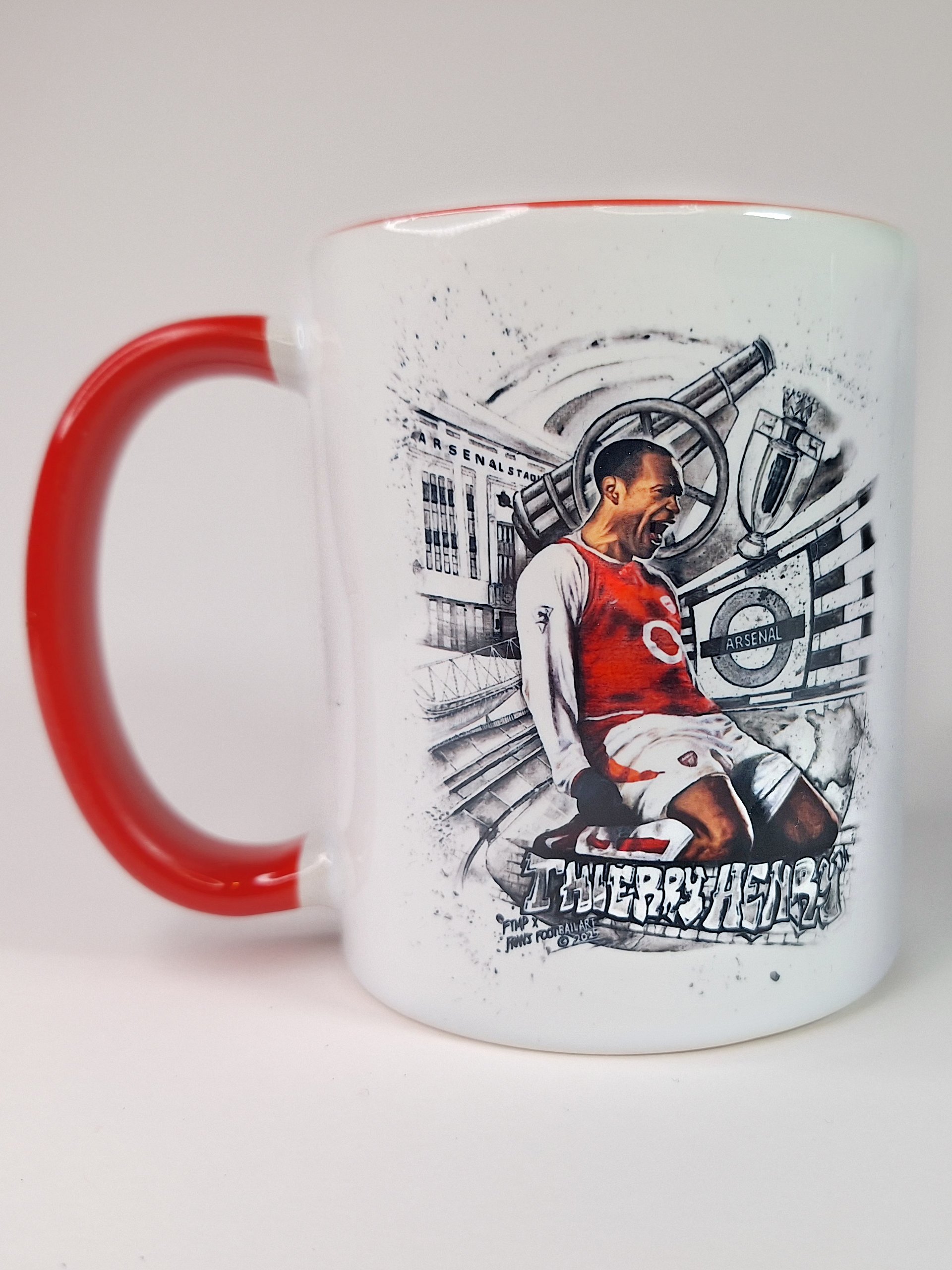 Hand-Drawn Thierry Henry Arsenal Mug – Red & White Football Fan Mug | Ideal Gift for Arsenal Supporters product image (5)
