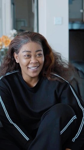 Guys, @madambosszim needs our help convincing Mhofela to come kushow yedu musi wa21. Parikuda team riya rinoconvincer zveshuwa 😅