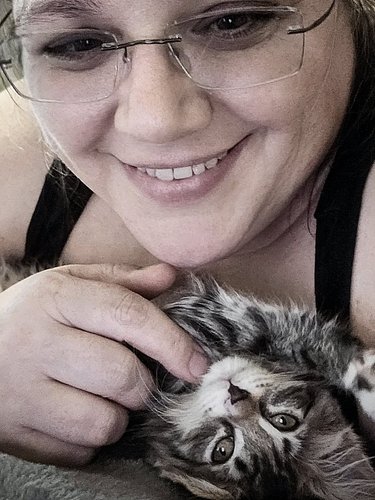 Top things I missed about having a cat:

⚪ Warm (and not wet) snuggles
⚪ Sweet, sweet purring machine
⚪ Sudden and random zoo...