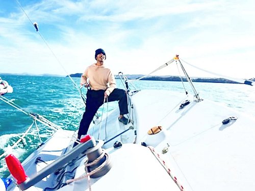 Out there today with 11–20kts 🌬️🌊 and no reefs in the sails ⛵️.
SV Trashman was flying — we were heeling hard 🤪 and I was hol...