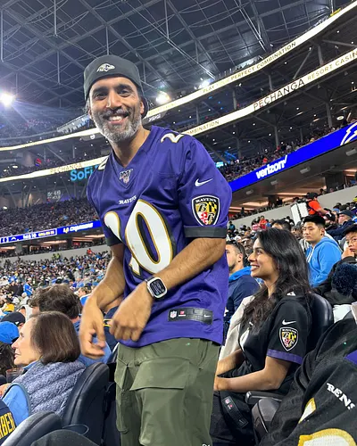 Why shouldn’t you wear glasses to play football?
It’s a contact sport…
Let’s go @ravens @new_era8 
#dadjokes #doctor #ravensf...