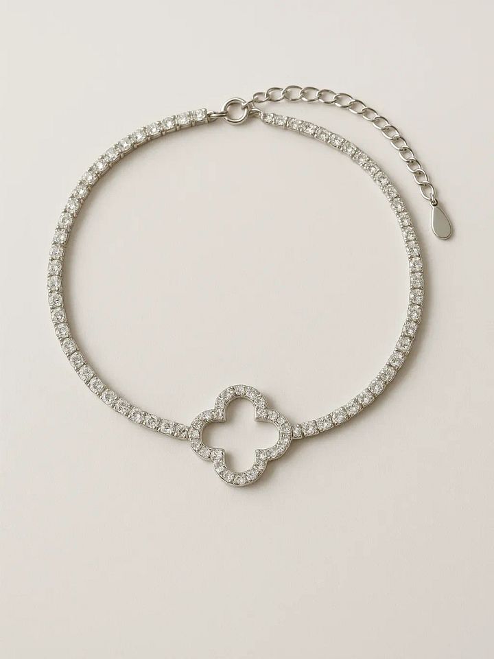 The Clovera Bracelet product image (1)