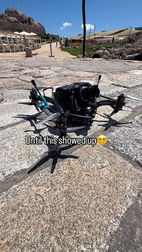 Drone size doesn’t matter either 😵‍💫

😈: @salva.tours 

#fpv #drone