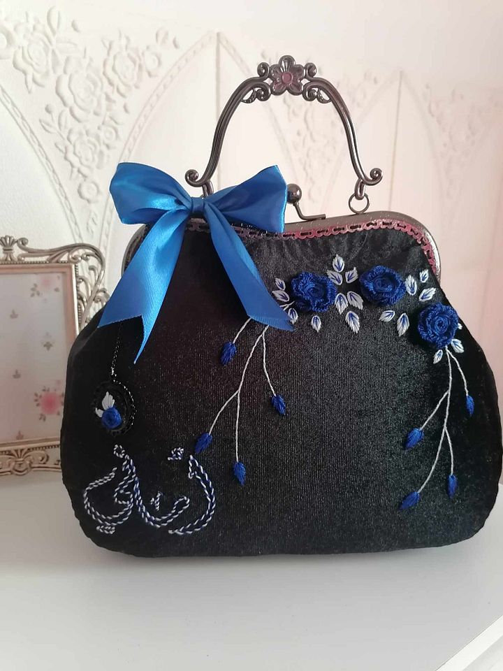 Velvet vintage handbag product image (2)