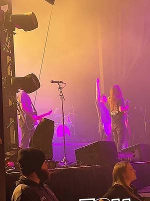 Hot Mulligan is such a fun show! Hot Mulligan-Bon Jonah. #emopunkmemories #hotmulligan #emo #neveraphasenetwork 