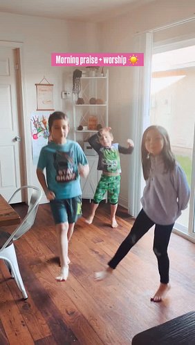 Even Lemon had to join in and dance 😂 Starting off the day right by praising the Lord with some music and dance.