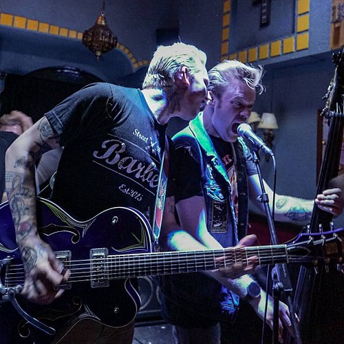 From the last stop of our weekend mini-tour with Cawama at Fernando's Pub in Kelowna

Photo by @musicmagiclove