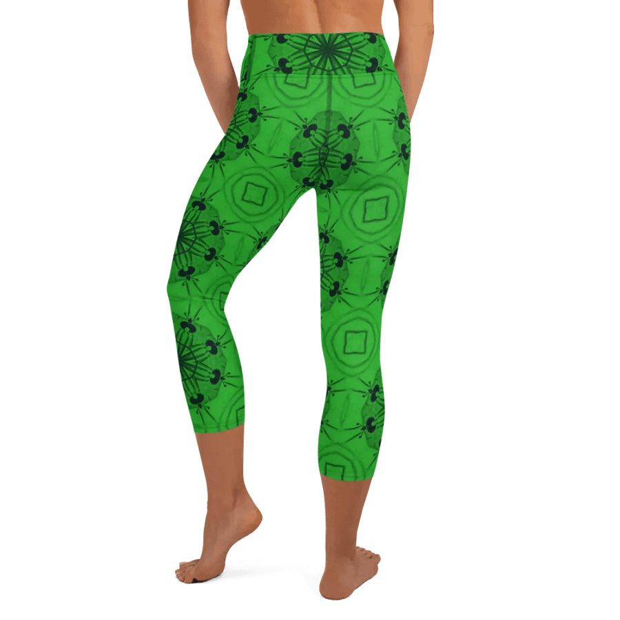 Circles Galore Capri Leggings product image (7)