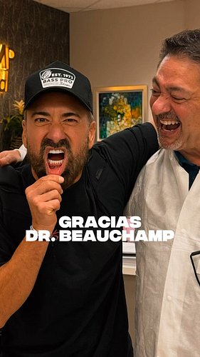 Tomé la mejor decisión de mi vida, ya @karlabstyle  no me pide la hora, ahora me pide selfies. 😁  gracias @beauchampdental_ 
...