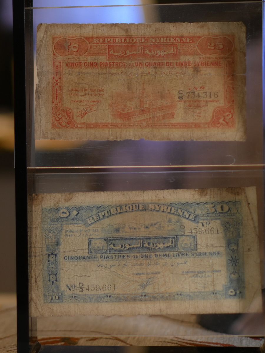 اول 2 قطعة ورقية نقدية باسم "الجمهورية السورية" 1942 - نادر جدا product image (3)