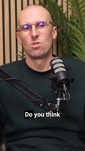 The year of the crossover athlete?⁠
⁠
The eyes of the running world will be fixed on Valencia this weekend and there's a few ...