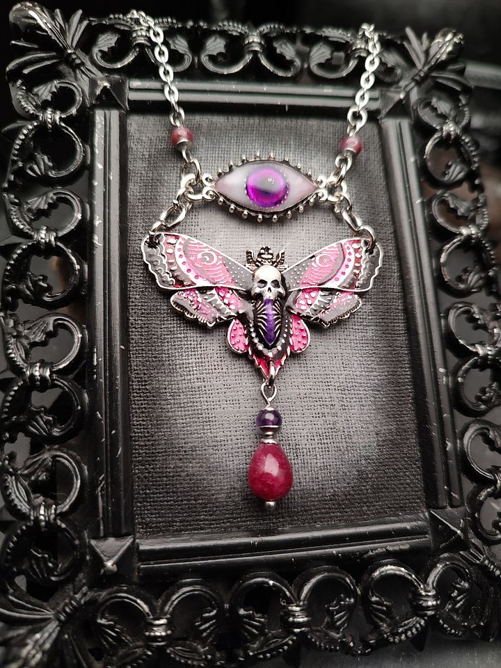 Familiars - Fuchsia Flare Moth product image (2)