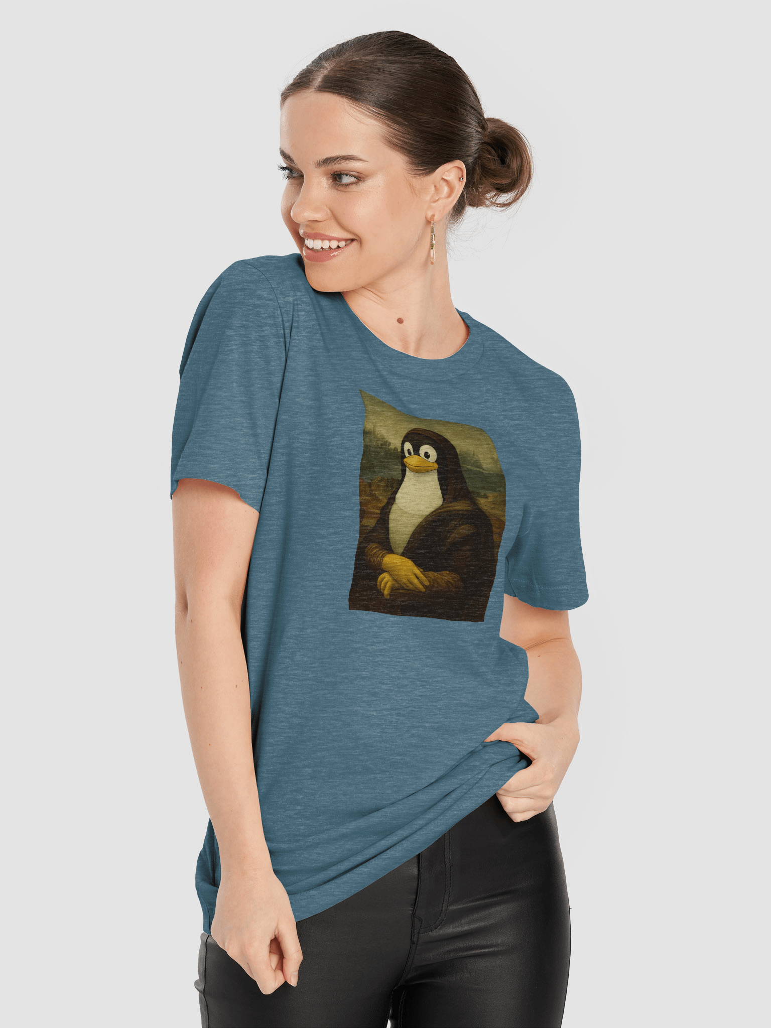 "Mona Tuxa" T-Shirt product image (5)
