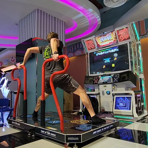 Europe's only Expert 6+ Pump It Up Player in action! (and it's been that way for over a year now!! Damn!)

 Maybe someday the...