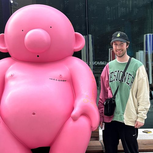 Just me n the homie, monsieur rose. 🌸 @philippekaterine 

Hold up, someone tell him to get down from there. 🫨

#montreal #art...