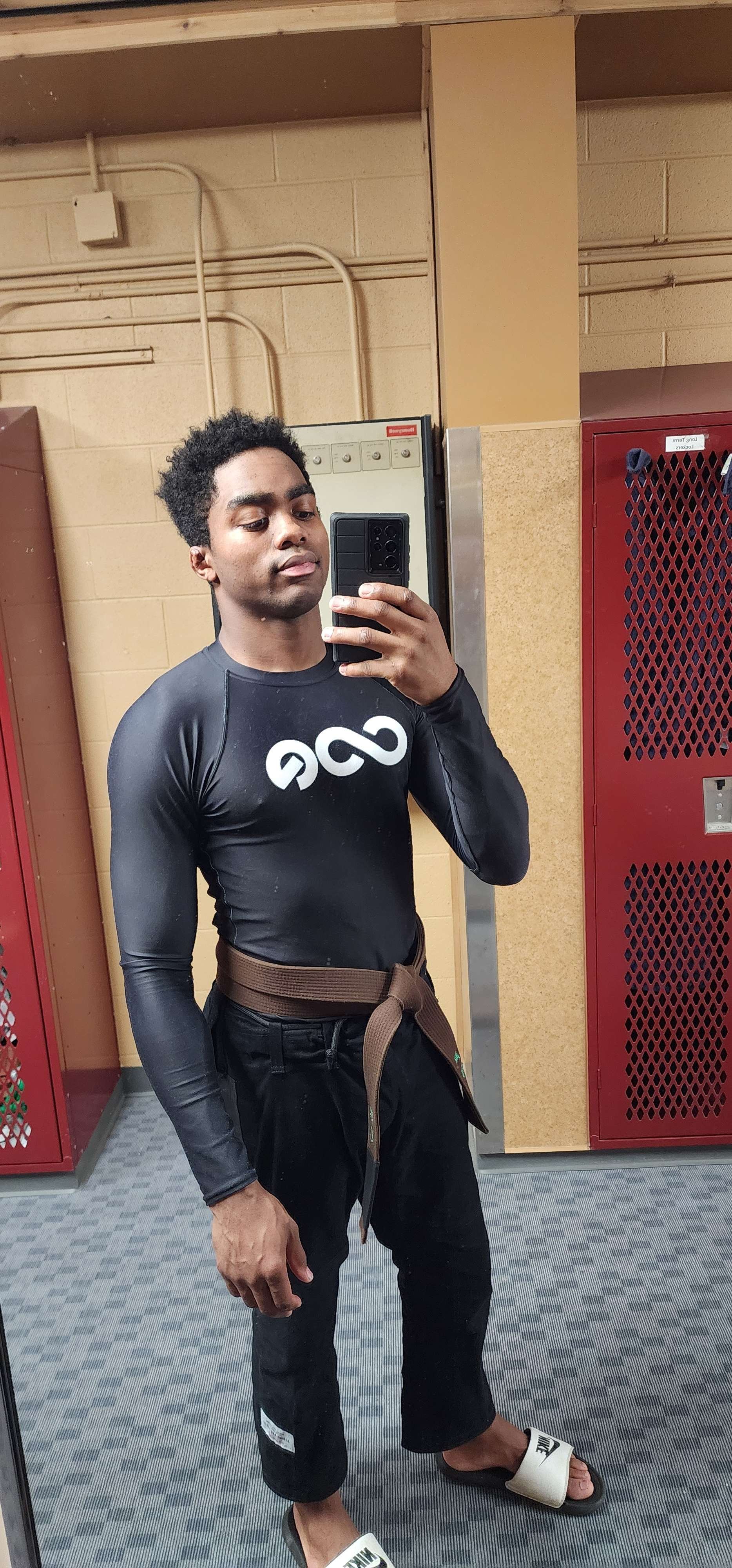 ALL BLACK UNDERARMOUR product image (2)