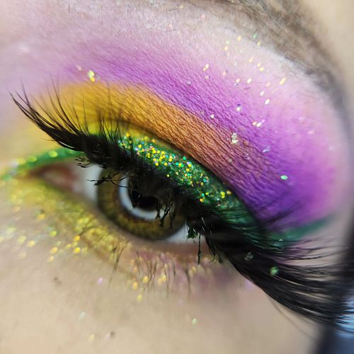 I watched a recent @savannahmariex video and LOVED her makeup, so I was inspired 🥰

I had soo much fun photographing this gli...