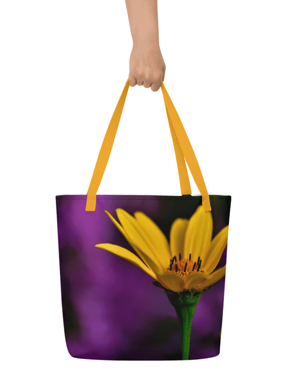 Große Tragetasche - Leuchtend gelbe Blüte mit violettem Hintergrund product image (1)