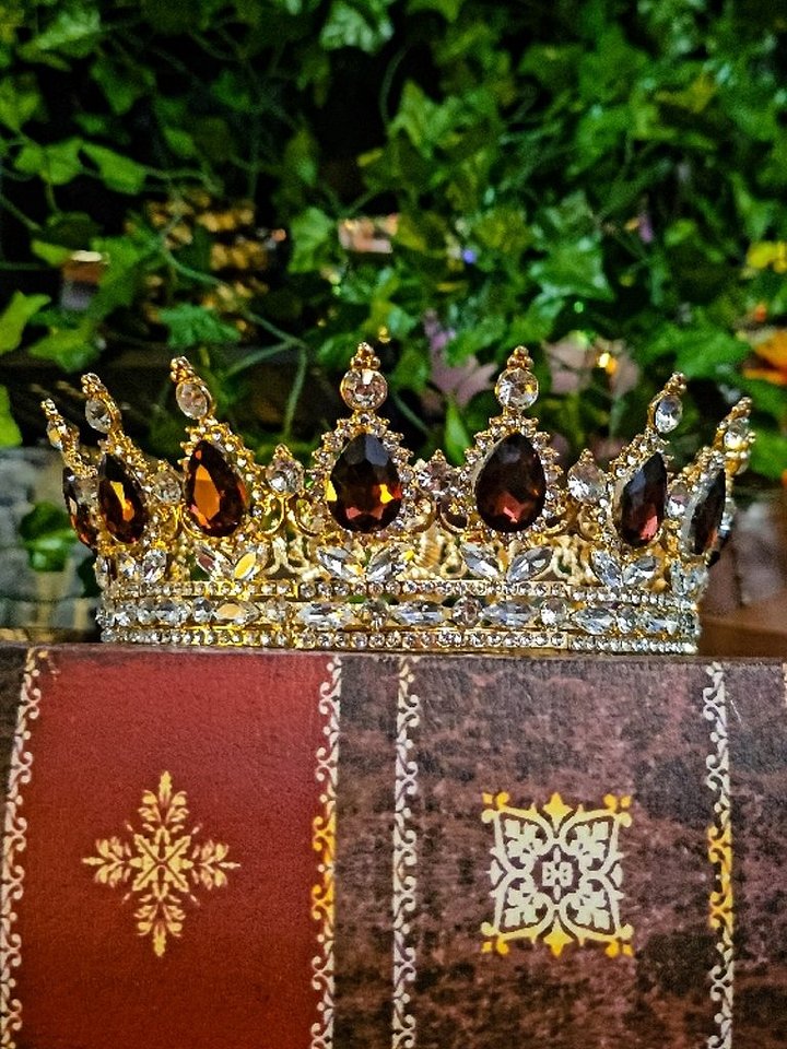 The Armored Kingdom Eternal Dark Amber Crown (Gold) product image (1)