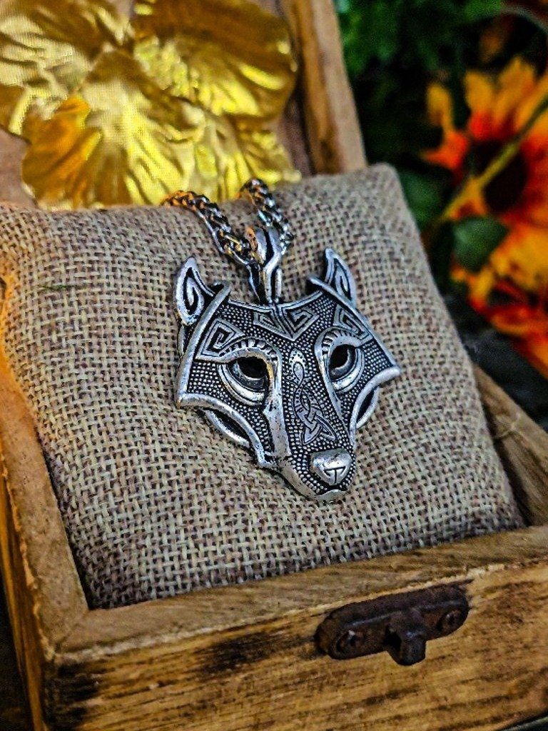 The Armored Kingdom Winterborn Silver Wolf Necklace product image (5)