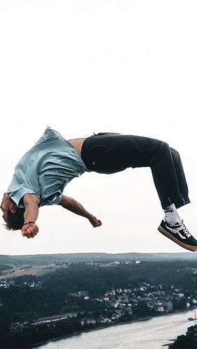 Why Parkour is so important to me 👇🏼

I fell in love with it back in 2015, and it helped me overcome addiction and depression...