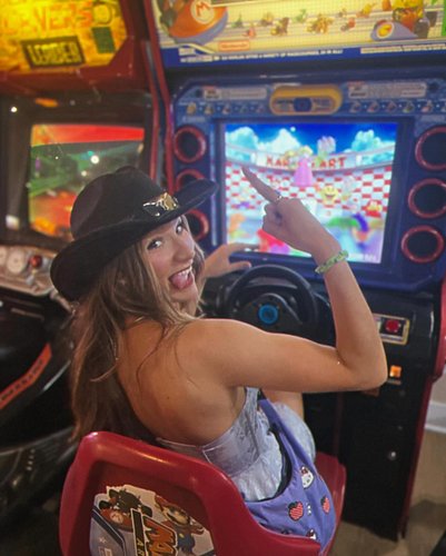 Gamers gonna game!🏎️🥇