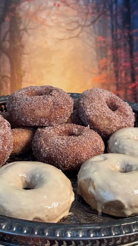 I cannot stop thinking about these perfect fall doughnuts I served at my #sleepyhollow #halloweenparty! 😍 

Grocery partner: ...