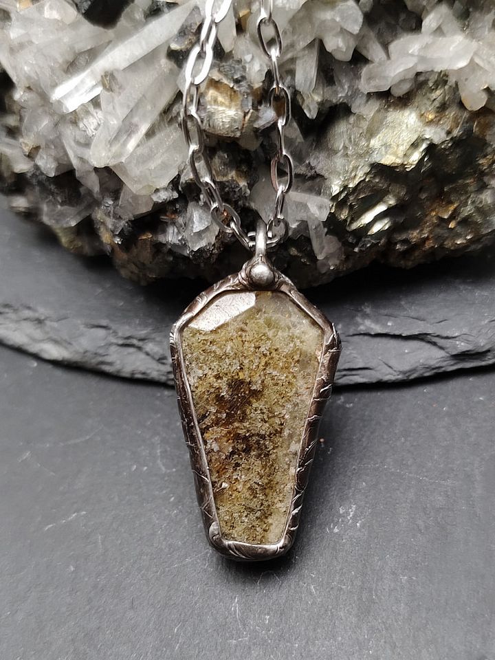 Sorcery Talisman - Green Garnet Coffin product image (2)