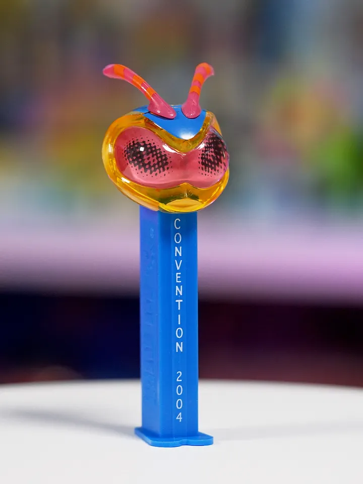 2004 Crystal Wasp Convention PEZ Dispenser - Limited Edition product image (1)