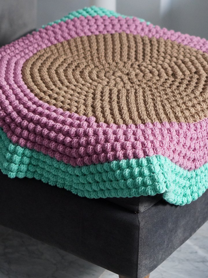 Bobble stitch round blanket pdf pattern product image (2)