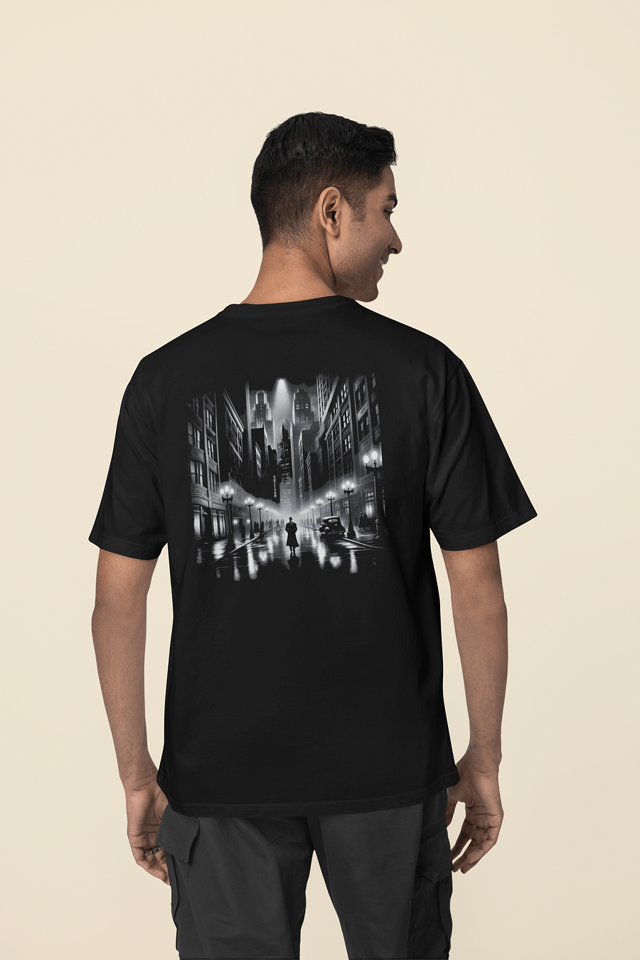Chicago Nocturne: Vintage Film Noir Scene (Mens Tee) product image (2)
