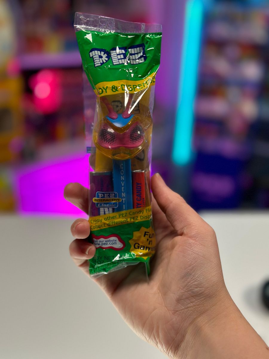 2004 Crystal Wasp Convention PEZ Dispenser - Limited Edition product image (2)