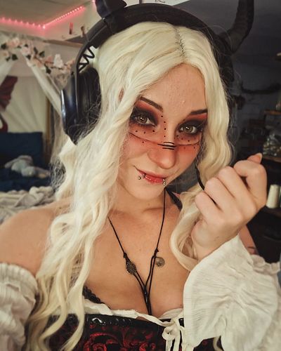 I've been terrible about posting, SO here's some of the cosplay looks as of late 😘 
These are the most 
