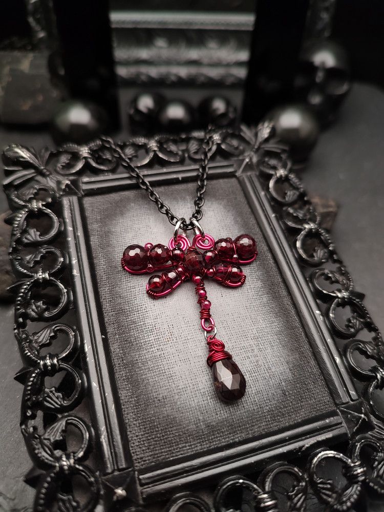 Dragonfly - Blood Garnet Medium product image (2)